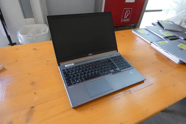 Fujitsu - i5 vPro - Windows - Laptop Modell: Lifebook E-Series E756